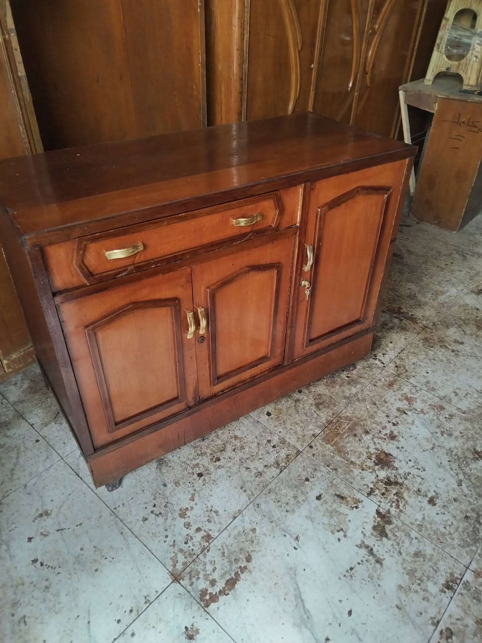 السلام عليكم
بوفيه فراش صاج
عرض متر واحد و٢٠ سنتيمتر
السعر ٥٠
المكان الكريعات مقابل مطعم البلام
موبايل ***********
لانرد على التعليقات فقط الاتصال
