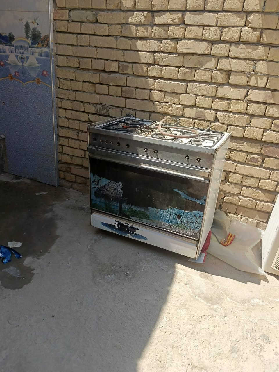 سلام عليكم غراض مستعمله للبيع كاونتر مترين ونص طباخ يشتغل بس يرادله ترتيب وباب ريسي هم مترين ونص شراي يتصل ***********

