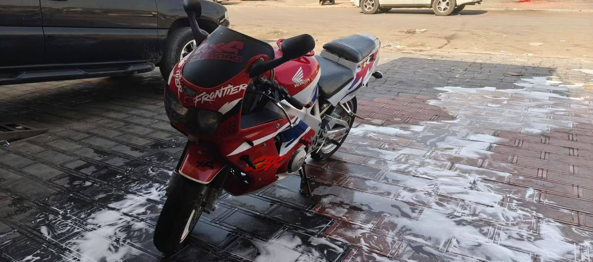 للبيع Cbr 900 
مكينة جديدة دهن موتل ١ ٢ ٣ بطناش
باتري جديد دسك خلفي امامي مع فجوج جدد
كهرباء كلش حلوة ستان كهرباء
كفرات نضيفة  . تخم تاير
زنجيل جديد... دراجة حلوة
سعر ١٨ ورقة..
عنوان بغداد تاجي
***********

