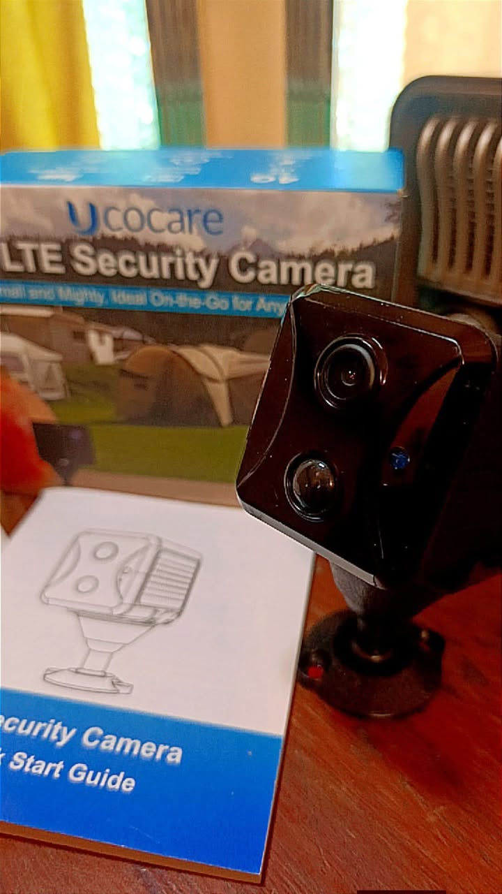 تُظهر الصورة كاميرا مراقبة ذكية صغيرة الحجم من طراز Ucocare LTE Security Camera، وهي مصممة للاستخدام الداخلي والخارجي وتأتي مع ميزات متقدمة للأمان. 
خيارات الاتصال: توفر الكاميرا مرونة في الاتصال، حيث تدعم العمل عبر شبكات 4G LTE باستخدام بطاقة SIM، بالإضافة إلى إمكانية الاتصال عبر شبكة Wi-Fi التقليدية.
الطاقة والبطارية: تتميز ببطارية مدمجة قابلة لإعادة الشحن، وتشير المعلومات إلى قدرات مختلفة للبطارية (مثل 2400mAh أو 3800mAh) توفر فترة انتظار طويلة قد تصل إلى 60 يومًا.


**إذا كنت صاحب هذا الإعلان وتريد حذفه لأي سبب، رجاءا أرسل رسالة إلى الدعم الفني**