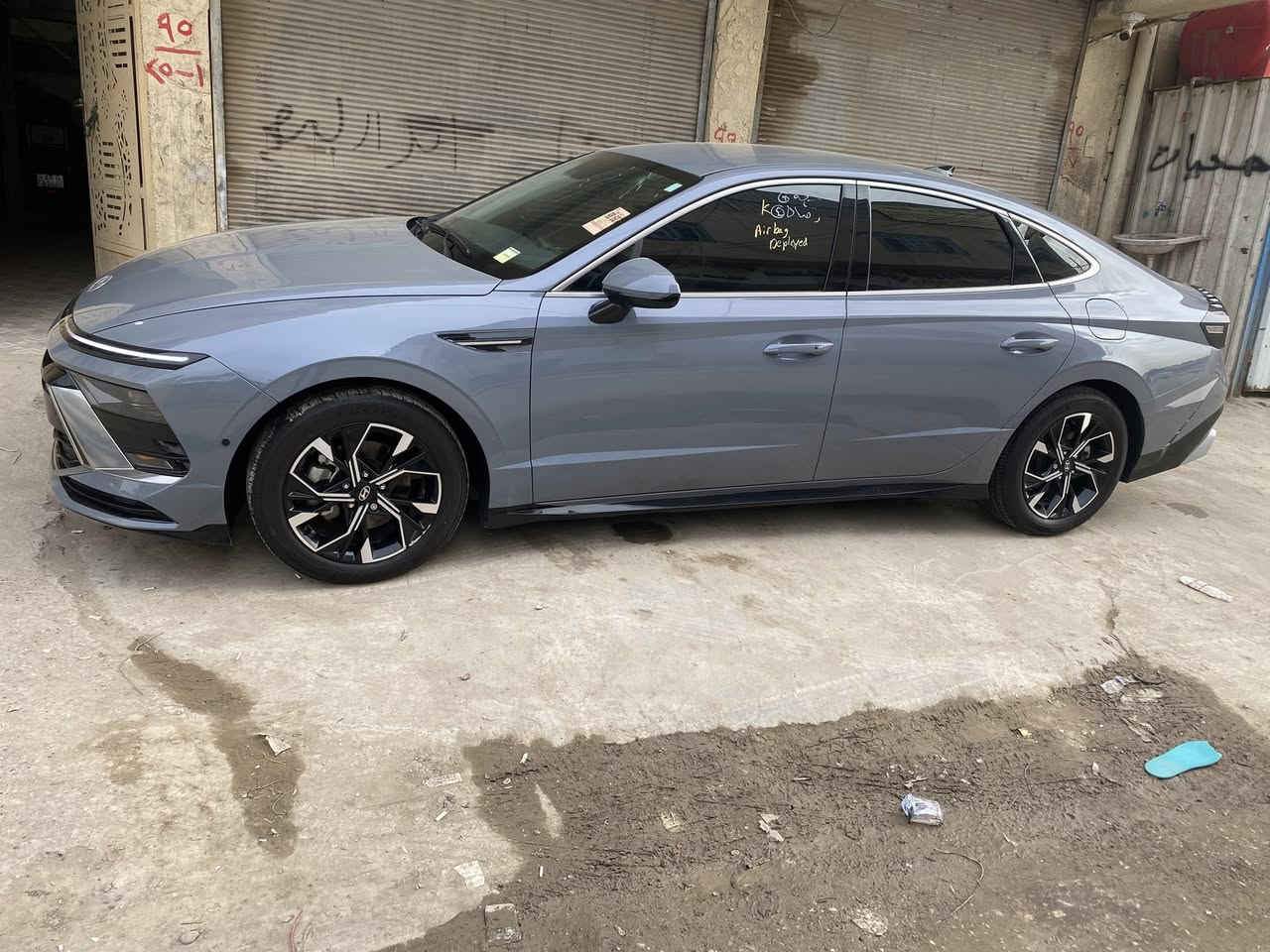 السلام عليكم هونداي سوناتا سمنتي للبيع موديل 2024 ماشيه 23 الف حادث كما موضح بلصوره بنيد مبدل فقط بدون دواخل وبيها شبر بارد بالجاملغ الخلفي ارباك استيرن 
مواصفات السياره
بصمه + تشغيل عن بعد
داخل ابيض 
كشن كهرباء 
هاند بريك دكمه 
ثلاث وضعيات قياده
رادارات 360 امامي وخلفي وجانبي 
تحكم استيرن جهتين
شاشه متصل دجيتل
والمزيد من الاضافات 
السياره دخول جديد منفيس باسمي بدون رقم 
بيع فقط بدون مراوس مكاني بابل للاستفسار 
***********
