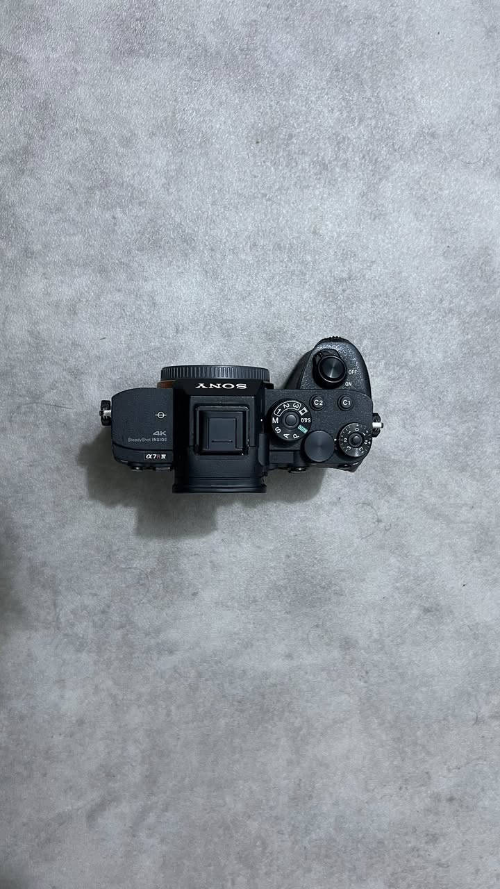 sony a7r4 للبيع 
شترها 28 k
استخدام كلش قليل
النظافة ١٠٠٪؜ 
جميع ملاحقاتها موجودة
للاستفسار والشراء على 
الرقم 
***********
