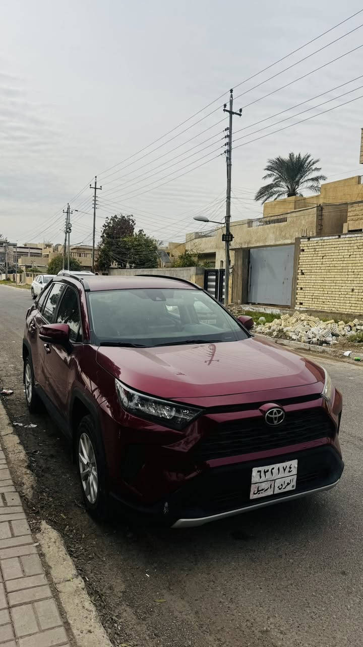 تويوتا RAV4 موديل 2019
الفئة: LE
نظام الدفع: دفع رباعي (AWD)
العداد: 59,000 ميل
الوارد: الولايات المتحدة الأمريكية

المواصفات:
 • Apple CarPlay
 • شاشة عرض متعددة الوسائط (CarPlay)
 • عدد 8 وسادات هوائية
 • نظام التحذير من الاصطدام (رادار)
 • مصابيح أمامية LED
 • كاميرا خلفية
 • مثبت سرعة
 • نظام التحكم في المنحدرات (Hill Assist)
 • مستشعرات وقوف
 • Auto Hold
 • فرامل إلكترونية (Side Brake بصمة)
 • تحكم من المقود (Steering Control)

ملاحظات:
 • السيارة وارد أمريكا الضربه موضحة بالصور
•السيارة صار بيها ضربه بالعراق بالداعمية الامامية شويه لايحه بداية اللغد فقط ايرباك المقود طاك

السعر 183 للاستفسار فقط اتصال
 +964 772 152 2951
