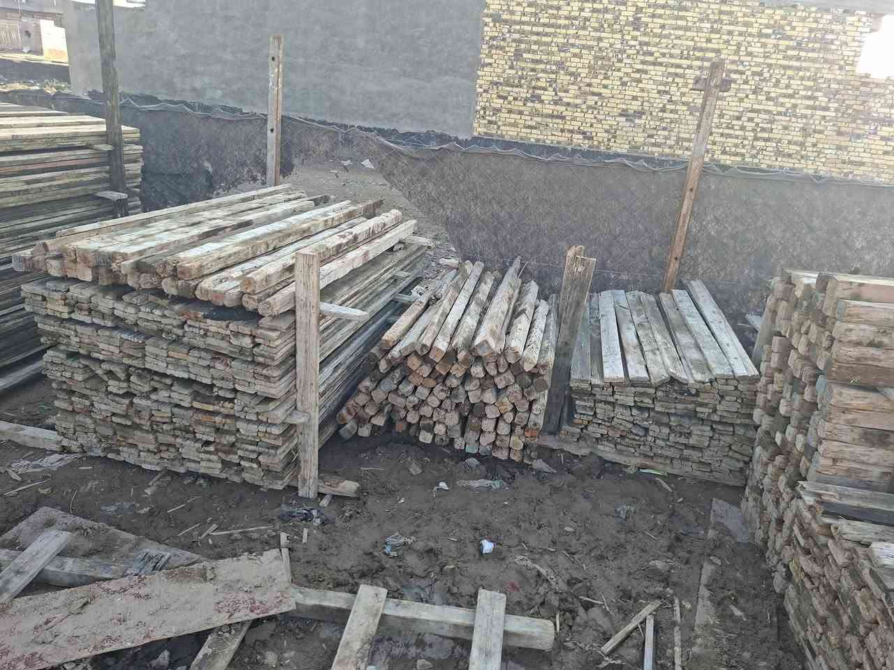 قالب خشب للبيع 16 مكعب ونص يدك 400 م روسي تارس نضيف أبيع شلع عنوان حلة مركز للأستفسار ***********
