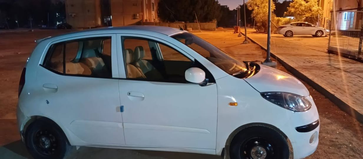 هونداي للبيع موديل 2010 بيه صبغ بل بنيد والجملغ بدون داخل السيارة بسمي السعر 68وبيه مجال ***********
