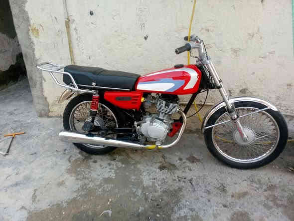 السلام عليكم دراجة إيراني ٤ گير للبيع أو مراوس بأيشي الدراجة حلوه ونضيف مثل ما موضح بالصور 
مكاني بغداد الحسينيه ***********
