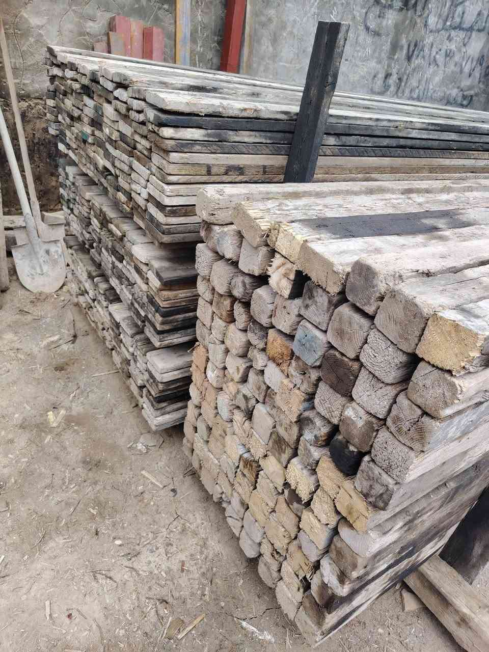 لوح للبيع 4متر مع سير 3 متر نضيف
السعر المكعب 350 الف، العنوان الحله المركز،، ***********،،
