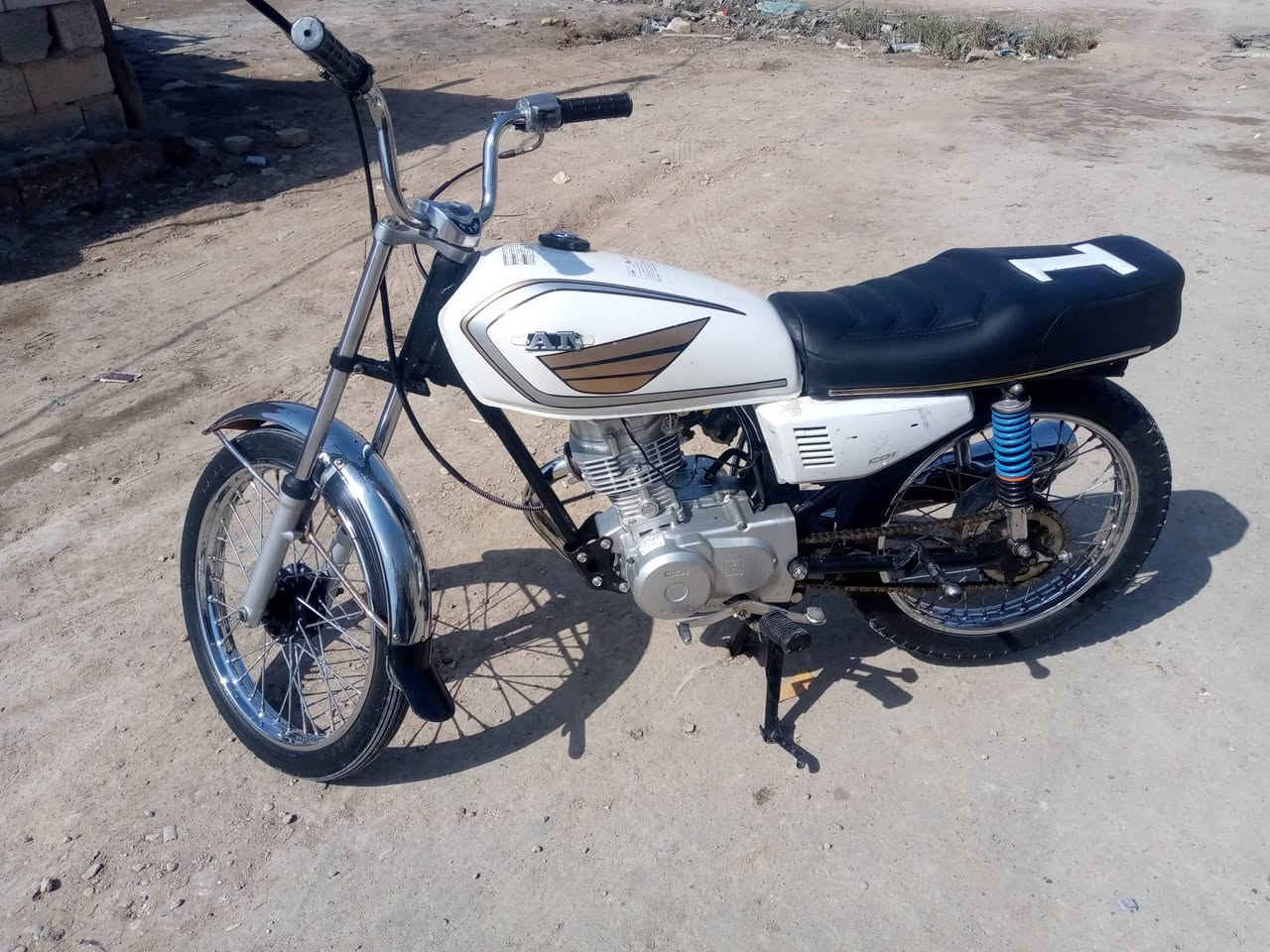 سلام عليكم دراجه نضيفه نامه للبيع
مبدل بيهة بس كور شراي بل خدمه ***********بدون بدون عنواني دبيسات
