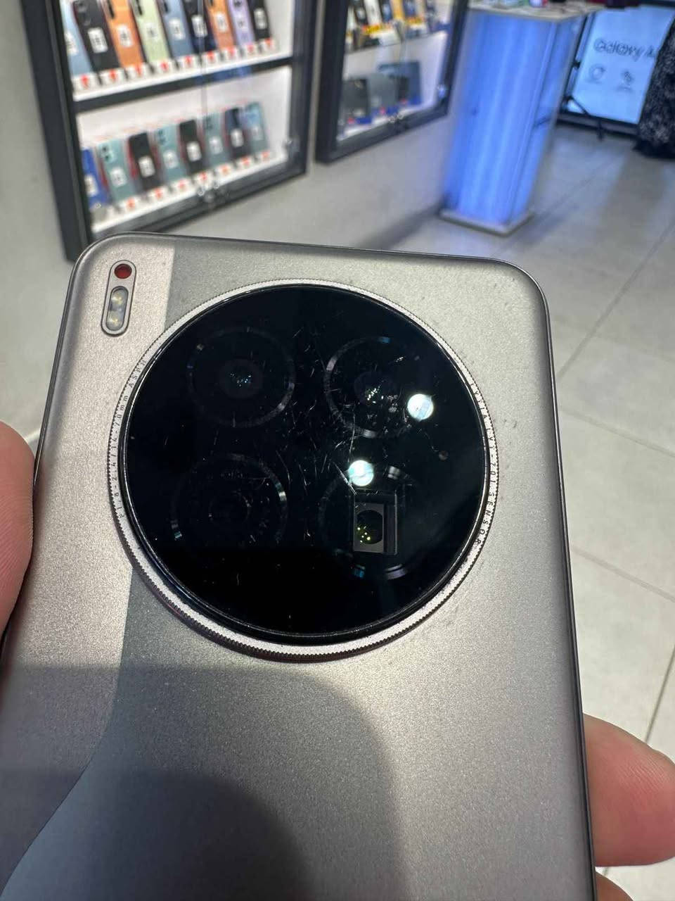 ‏جهاز Tecno camon 40 premier 5G
‏ 
‏ذاكرة 256 عشوائية 12
‏(( فقط جهاز بدون كارتونة وملحقات)) 
‏
‏جهاز يخبل كلشي بي قوي 
‏بوبجي 120 فريم 
‏كامرة تنطيك تصوير 
‏4k 60fps
‏الجهاز كله فول 
‏فقط العدسة مال كامرة بيها شخوط
‏ اثر الكفر بس ابد ما مأثرة علتصوير 
‏وشخوط بسيطة بلشاصي 
‏
‏للبيع بسعر 390 وبي مجال حك الجية 
‏عنواني بغداد الشعب 
‏*********** بغداد, العراق
