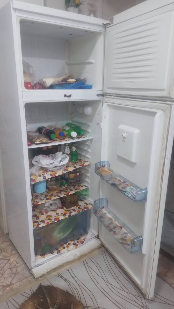 ثلاجة نوع كونكورد...
نظيفة...شغالة عل الفحص...
شرط تبريد وتجميد فووول 
ب ١٢٥  الف
بغداد الشعب ***********
الشراي يتصل واتساب او رصيد
