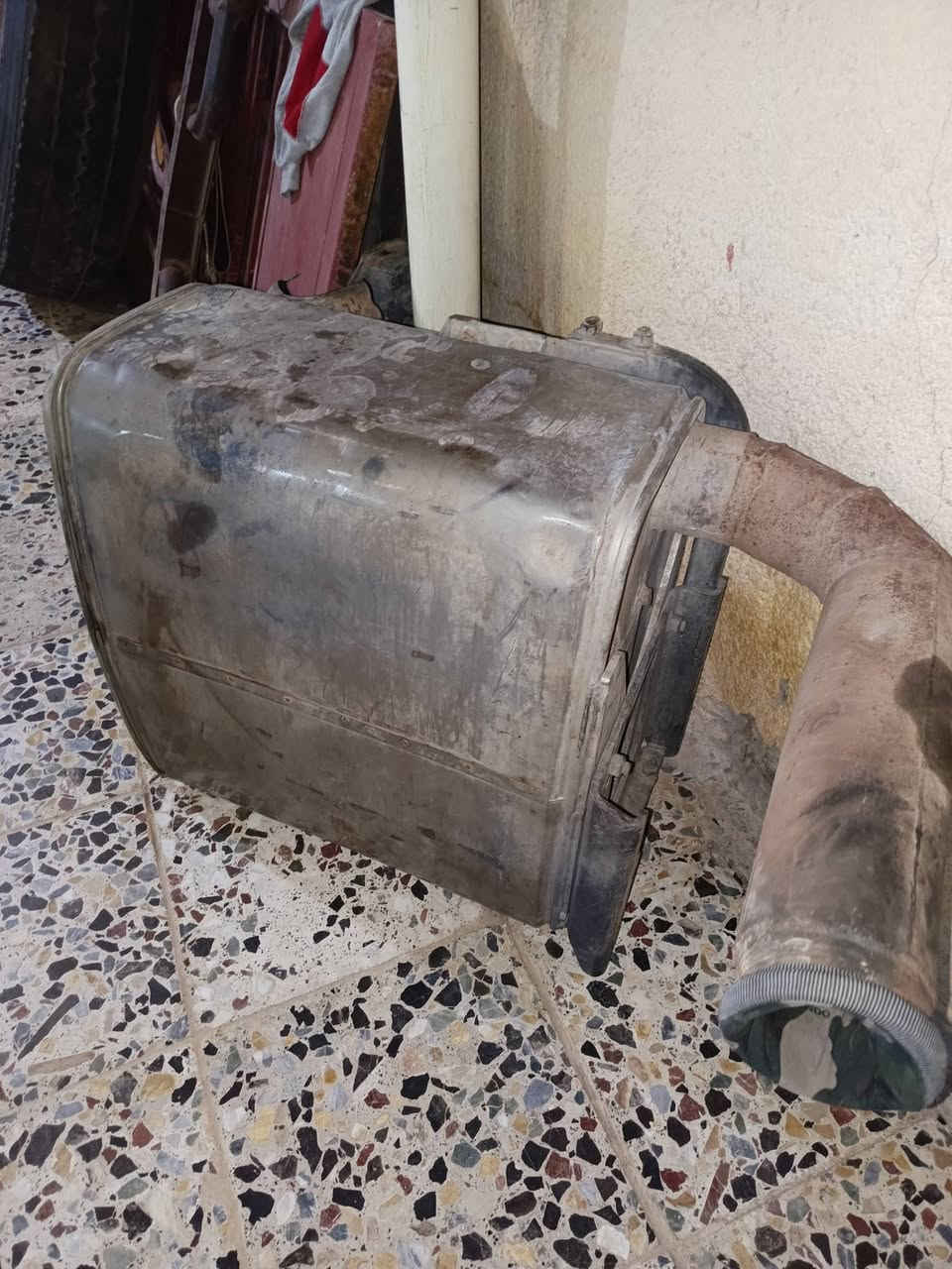 السلام عليكم  البيع صندوك استيل سعره 250وبي مجال وصالانصه مال مان250وبيه مجال  ***********
