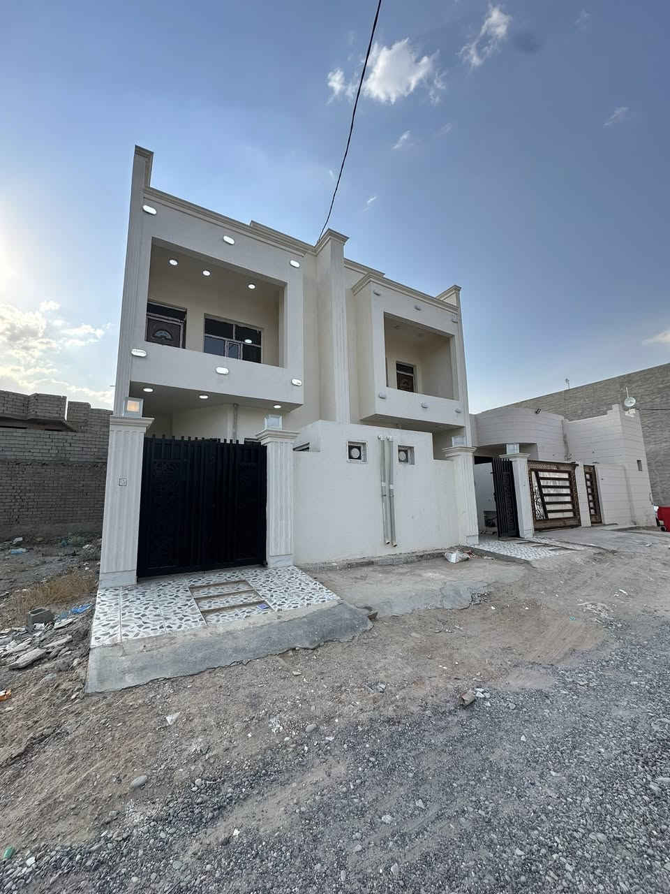 دار للايجار صفر ممسكون  الديوم التوحيد
مساحة 100 متر 
3 غرف نوم+ هول + ستقبال  + مطبخ  
قريب ع  سياج الجوهره 
ايجار 250 قفل 
؛ الاستفسار  اتصال ع 
***********
