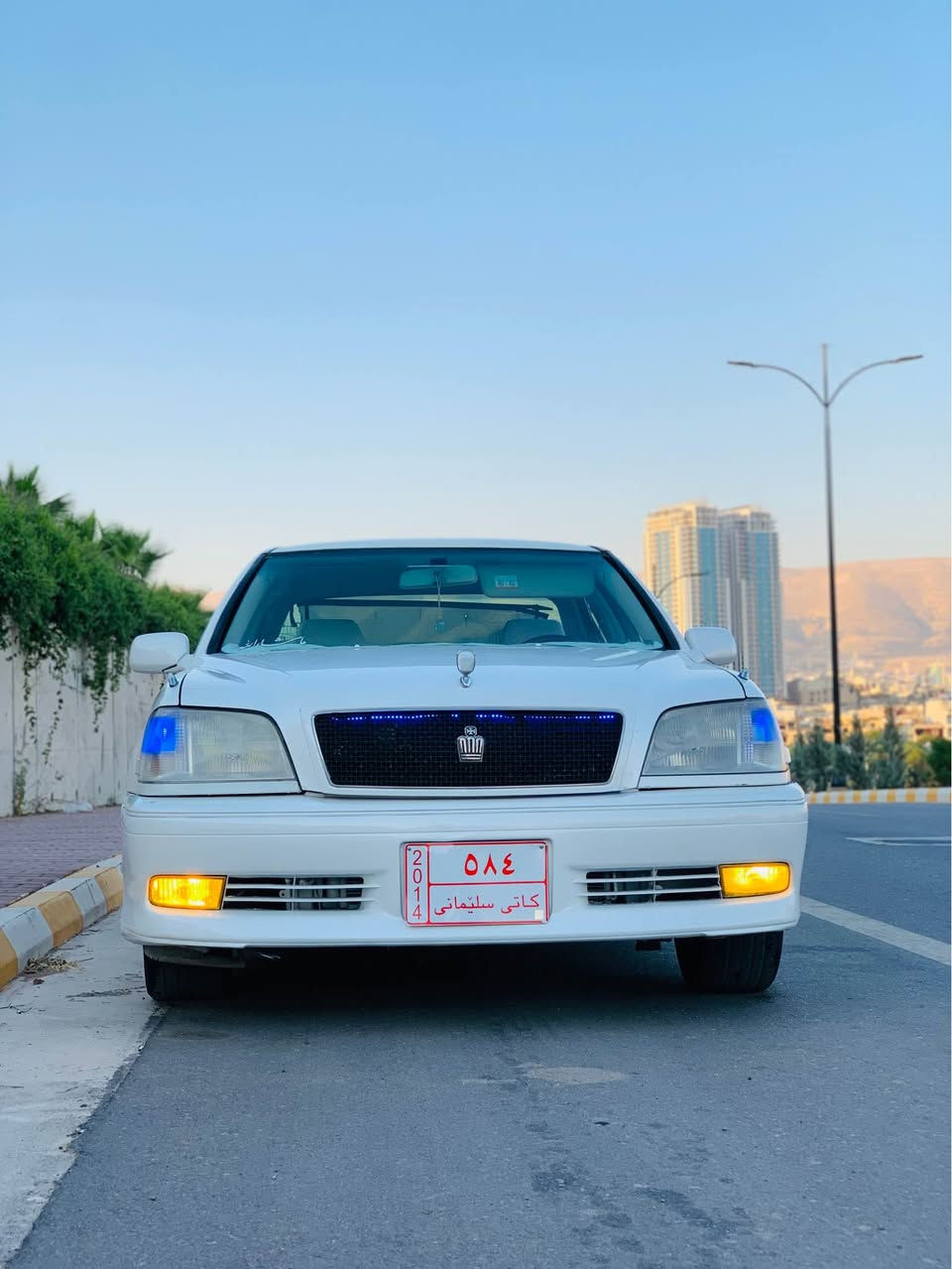 Toyota crawn malika 
براوه براوه 
ناوزه رد 
ده عمو ليدراوى نيه 
پيشو دوا كريستال 
٤ دوگمه 
سه لاجه مه ركه زى 
په رده 
گير مه كينه 
ته بريد 
لايتو زين ؤن  
كاره باي
به شه رت 
كه ڤه رو شانسى به شه رت 
كه ميك  ته قه وره قه و ورده مه سره في هه يه 
كؤتاى ٣٠ گه لا يه 
شوين سليمانى 
ژ.م*********** Singapore
