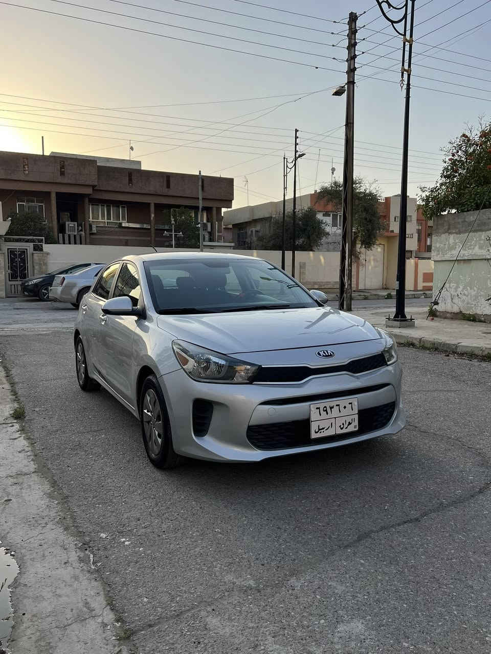 كيا ريو
موديل 2020 
ضررها فقط جاملغ امامي يسار 
سنوية ما ساقطة جاهزة شرط التحويل 
ماشيه 25 mi
كير ومحرك بشرط على وضع شركة 
مواصفات سيارة S
مثبت سرعة 
تحكمات ستيرن 
شاشة كبيره 
كامره 
كير توماتيك 
جامات كهرب 
بلوتوث 
اوكس 
تبريد ثلج 
وباقي مواصفات معروفة 
السيارة  جديده جاهزة من كل النواحي 
مكان السيارة موصل حي العربي 
للاستفسار اتصل على الرقم ***********
