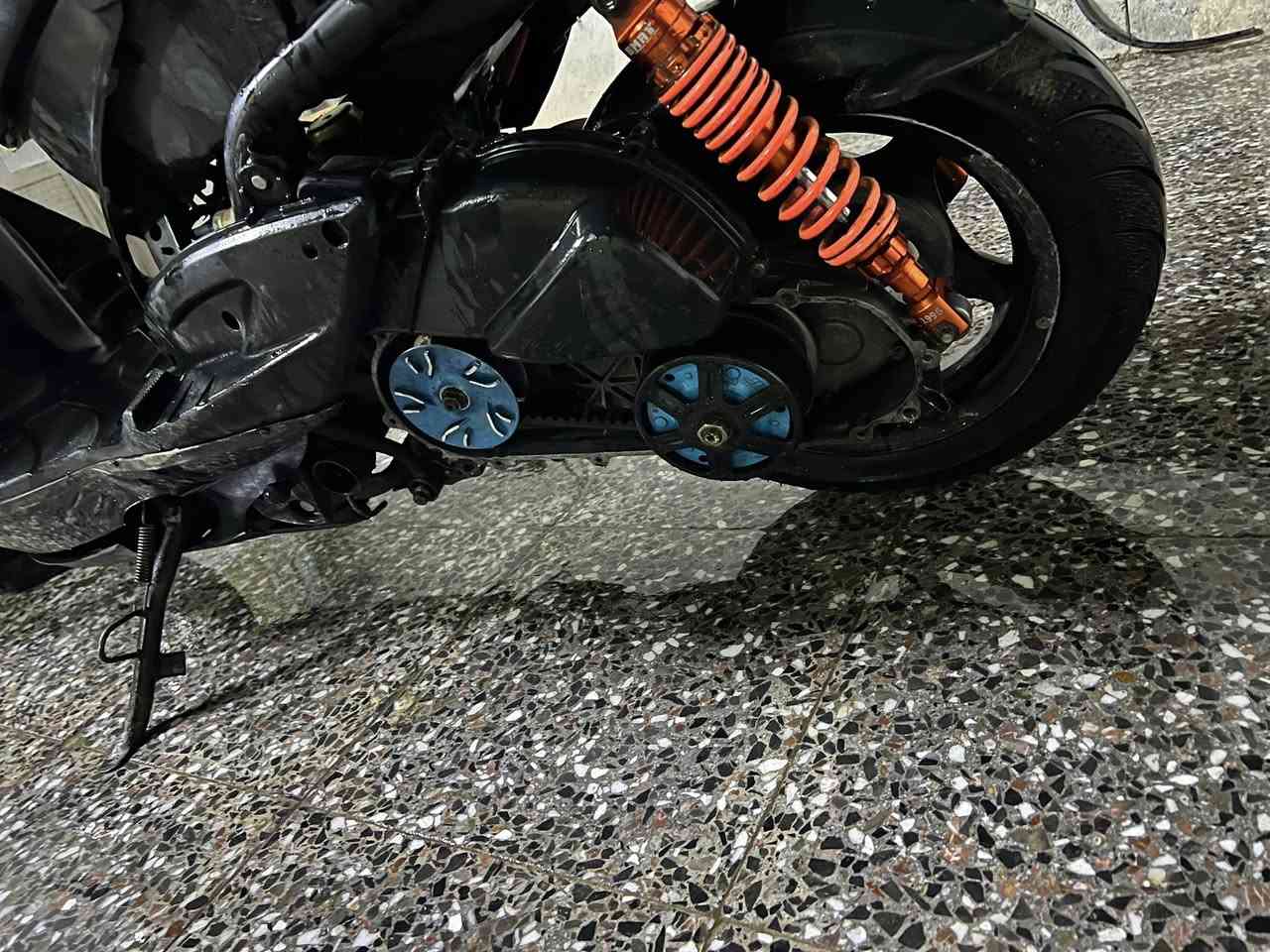 السلام عليكم سكنس فحل دراجه قويه مكينه 58 ونص تشك الكاع و بيهه باتري جديد تاير خلفي جديد كلجات رياضي الدراجه تخبل كاسره رنك فقط + كفراتهه موجوده كامله  السعر 300 وبيهه مجال رقم *********** واتساب و رصيد موجود مكاني بغداد شارع ألجزيره السياحيه
