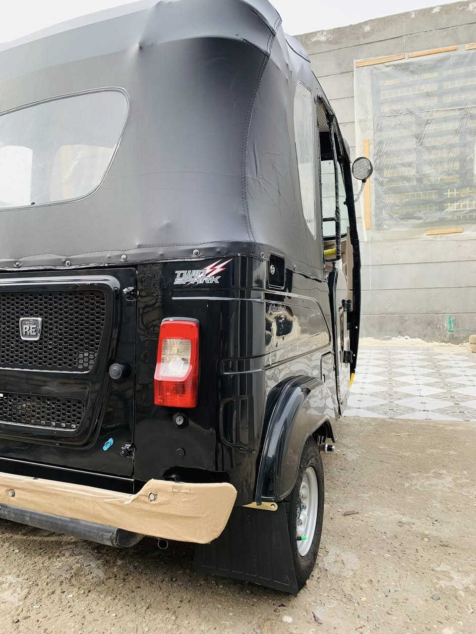 السلام عليكم لبيع موديل 23زيرو كفاله عامه اوراق خالد وصادق تكتك جديده مكان بابل الهاشميه ***********
