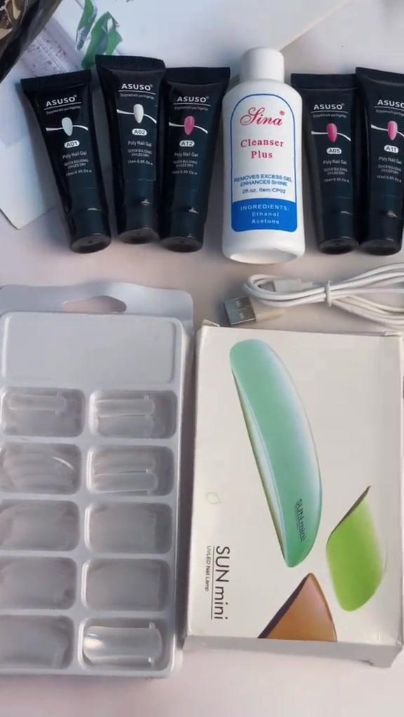 #LANCOME ‏ADVANCED GENIFIQUE سيروم أدفانسد جنيفيك لتجديد الشباب السيروم الأيقوني لدينا لمكافحة علامات التقدم بالسن، الذي يتميز بتقنية علم الأحياء المجهري (الميكروب يوم)، لتسريع ترميم البشرة وإصلاحها للحصول على بشرة أقوى وأكثر شباباً.الفرنسي  يحتوي على مكونات مثل حمض الهيالورونيك وفيتامين C ومستخلصات مشتقة من البريبايوتك والبروبيوتيك التي تساعد على ترطيب البشرة وتنعيمها وتقليل مظهر الخطوط الدقيقة والتجاعيد.  يمكن استخدامه كخطوة أساسية في روتين العناية بالبشرة، حيث يتم وضعه على الوجه والرقبة قبل منتجات العناية الأخرى أو المكياج.  المنشا فرنسا الأصلي🇫🇷 


**إذا كنت صاحب هذا الإعلان وتريد حذفه لأي سبب، رجاءا أرسل رسالة إلى الدعم الفني**