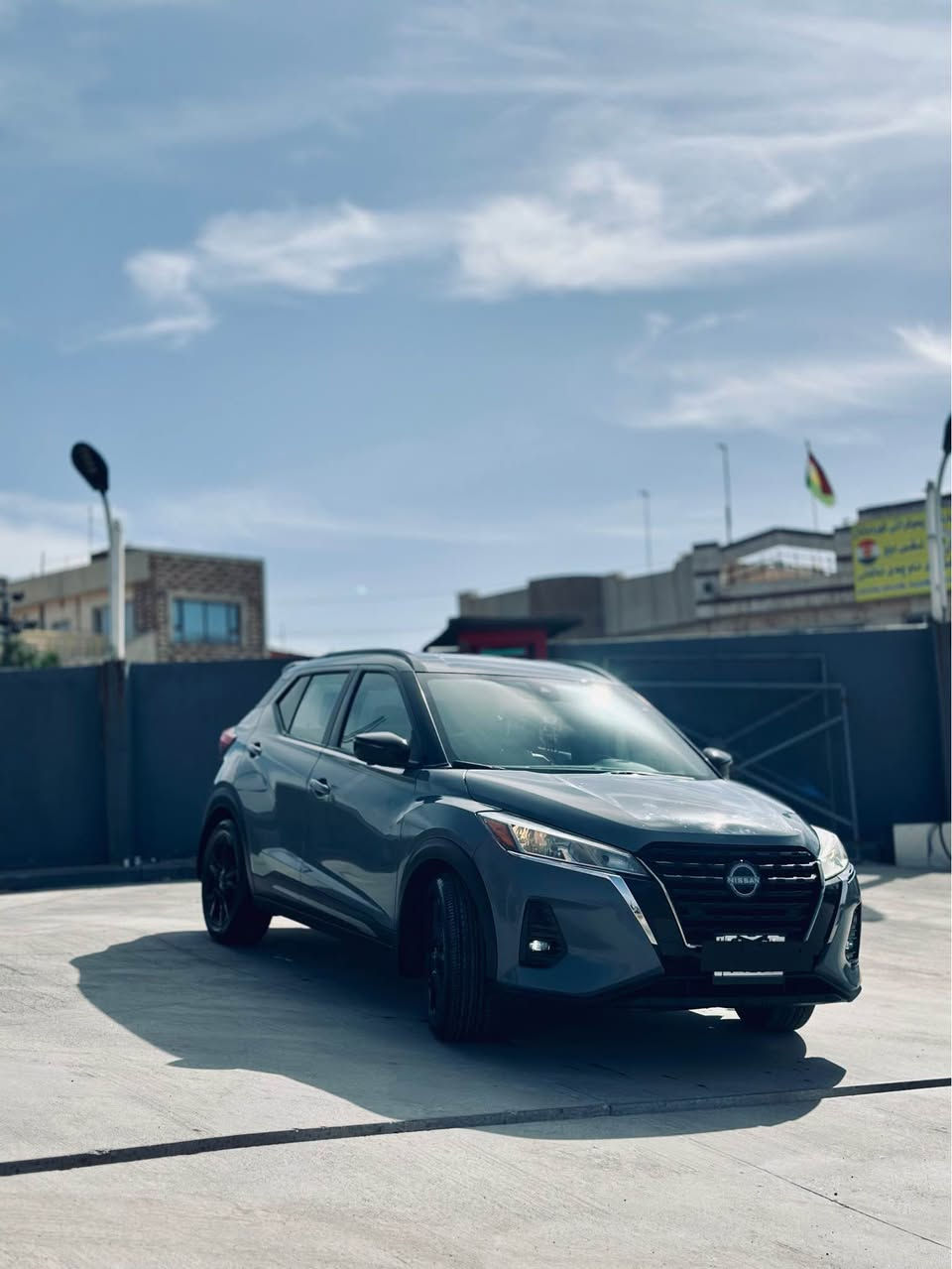 Nissan kicks 2022 مواصەفات SR ی فوول 
چاملغ و بۆنیتی بۆیاغە بێ داخلی و بێ ئێرباگ 
ڕادەار ٣٦٠ دەرەزە پێنج کامێرا ٣٦٠ پلە سەماحە BOSS کوشین جلد ئۆتۆهۆڵدە کارپلەی ڕەنگی سەیارەکە ڤمەنتۆییە زۆرر جوان و خاوێنە  
عربی::

Nissan kicks SR
لون اسمنتي ممميز
بدون ايرباك
حادث السيارة جداً خفيف وسطحي وموضح

مواصفات السيارة Sr فول مواصفات
عداد شاشة 
كامرات 360 درجة( خمس كامرات) 
سماعات سستم صوت BOSE حتى تكوة الرأس بيها سماعة 
بصمة وتشغيل عن بعد
هاندبريك بصمة
كشن جلد لونين مع تدفئة بالكشنات
رادارات 360 درجة امامي وخلفي وجانبي
محافظة على المسار
مامع اصطدام 
نقاط عمياء 
شاشة كبيره تدعم ابل كاربلاي 
اوتو هولد 
لايتات زينون
ليد نهاري 
وباقي مواصفات الكيكس المعروفة
*********** أربيل, العراق
