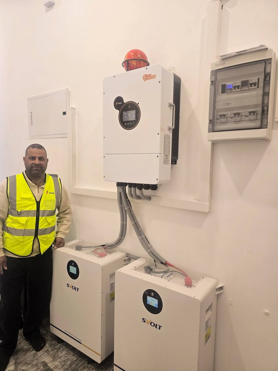 أللهم صل على محمد وآل محمد 

دار أخرى تودع انقطاع التيار الكهربائي. 

على بركة الله تعالى تم تجهيز وتنصيب منظومة الطاقة الشمسية في قضاء البدير.

في دار احد الاخوة الاعزاء.

 40 امبير نهارا 
 30 امبير ليلا

🔵 الواح نوع لونجي 620 واط ذات وجهين 18 باس بار ذات جوده وكفاءة عالية .
🔵 انفيرتر حجم  12Kw IP65كيلو واط بضمان 5 سنوات .
🔵 بطاريات 🔋 16.6KW ليثيوم فوسفات الحديد عدد اثنان ذات جوده وكفاءة عالية بضمان 5 سنوات .
🔵 بدي سيركت مجهز بأحدث القواطع الذكية مع تحكم WiFi لمراقبة عمل المنظومة من اي مكان .

🔵 هيكل حديد مغلون 2 ملم .

🔴مستعدين لتنصيب جميع منظومات الطاقة الشمسية مع الضمان الحقيقي لجميع الأجهزة. 

بإدارة : سيد احسان وسيد غزوان

للتواصل والاستفسار 
الاتصال على الأرقام
*********** سيد غزوان .
*********** سيد احسان .
#النور #للطاقة #الشمسية.
