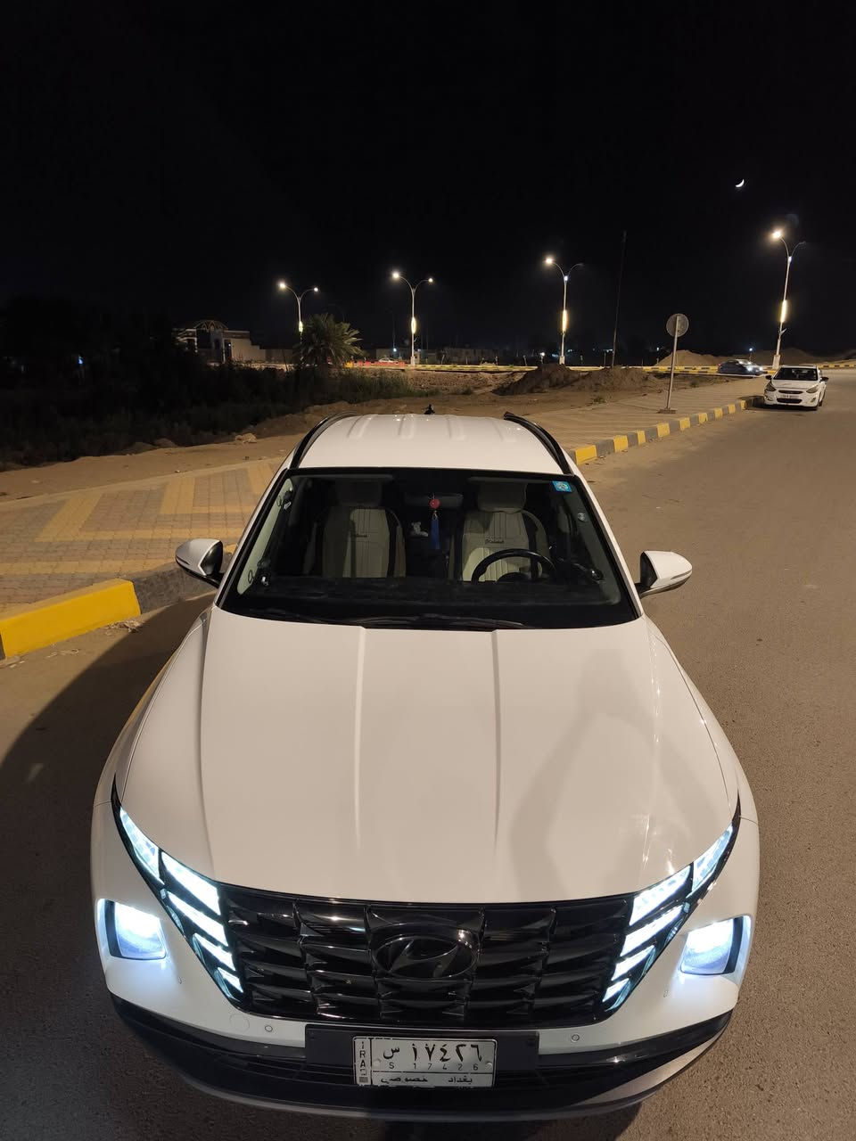 توسان  خليجي موديل (2023)
سيارة نص فول
1.شاشة  Android Auto. Apple CarPlay 
2.وشاشة العدادات  
3.3 اوضاع قيادة 
4.مقد السائق والراكب كهرباء 
5.و Auto Hold و هاند بريك كهرباء  
6.مري شفط وتحكم كهربائي 
7.والايت يشتغل مع حركة الستيرن يمين ويسار 
8. ويل كب 
10.حساسات امامية خلفية وكامرة خلفية دوارة 
11. تشغيل عن بعد 
المقاعد مخمل لون اسود ومدوشم ابيض اوف وايت 
سيارة محرك 4 سلندر cc2000 Smartstream  
ماشية (67000km)  رقم بغداد 
للسعر والاستفسار رقم (***********) (ملاحضة السيارة ممكن يزيد مشيهة )
