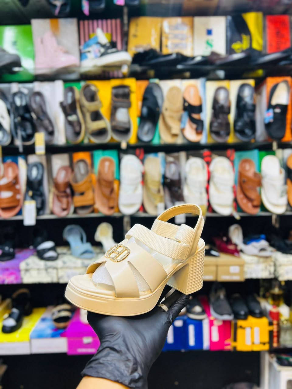 ✨ أهلاً وسهلاً بكم ✨
في عالم الأناقة والذوق الرفيع نقدم لكم تشكيلة مميزة ومتنوعة من:

👠 كعبات نسائية فخمة وعصرية

🩴 شحاطات نسائية بأجمل الألوان والموديلات

👞 شحاطات رجالية شبابية مريحة وأنيقة

🧒 شحاطات ولادي للأطفال بتصاميم حلوة وعملية

👧 شحاطات للبنات بأحدث الصيحات

👕 ملابس رجالية شبابية بأحدث الموديلات التركية والعالمية

🌟 جودة ممتازة
🌟 أسعار مناسبة للجميع
🌟 موديلات حديثة تُناسب كل الأذواق
🌟 متوفر قياسات وألوان متعددة

📍 زورونا وتميزوا بأناقتكم

🔥 الجديد يوصل أول بأول… والأناقة تبدأ من عدنا 🔥

العنوان ناحية الشوره شارع السيد سلطان مجاور المدرسه الاهليه


**إذا كنت صاحب هذا الإعلان وتريد حذفه لأي سبب، رجاءا أرسل رسالة إلى الدعم الفني**