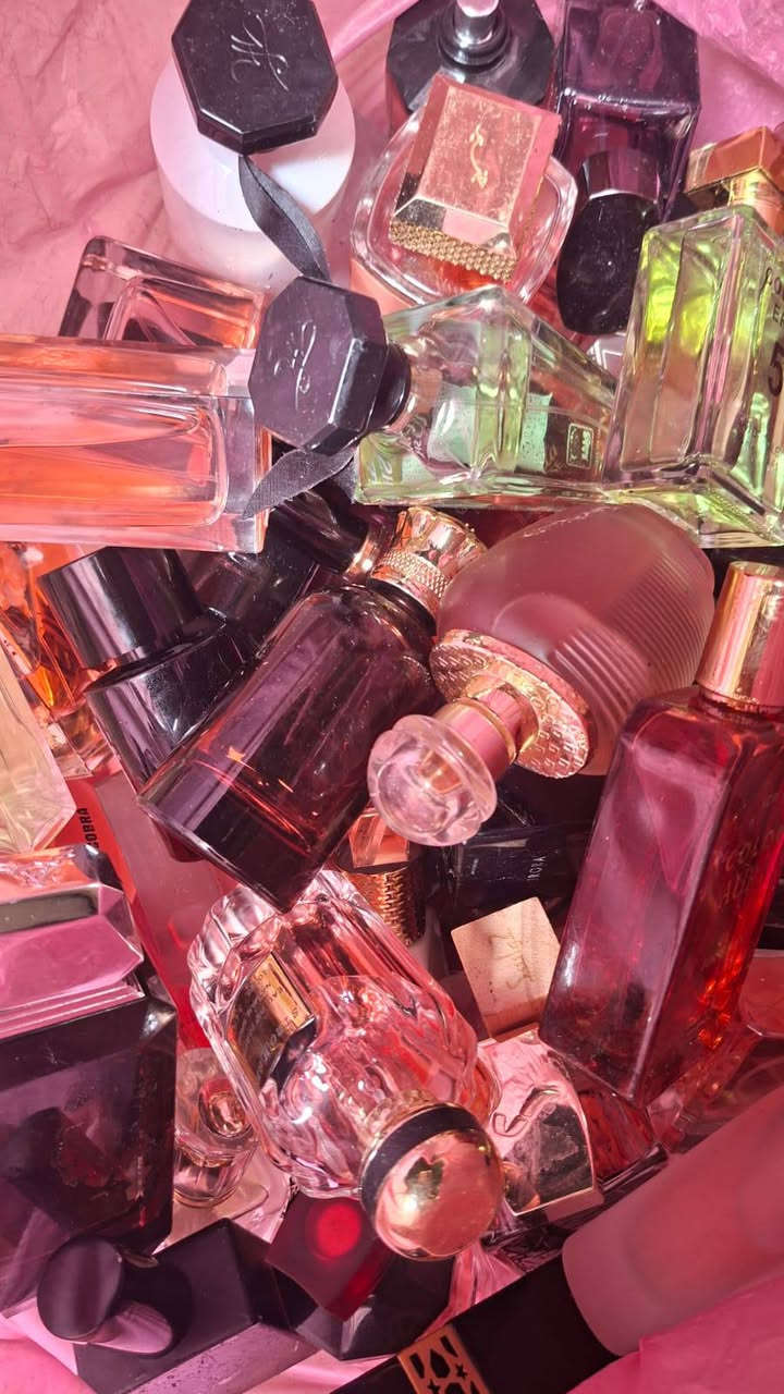 سلام عليكم مرخصت الدمنه المحترمين❤️🙏وصل وجلت عطور كويتي باله درجه اولا ثبات وفوحان للبيع جمله اي ستفسار ***********
