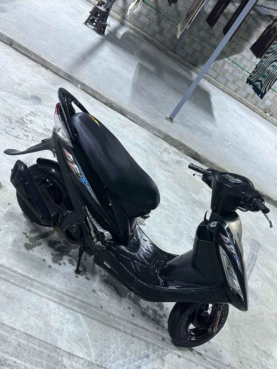 سلام عليكم دراجة كامكو كوري ٦اشهر من نازلة من الحاويه من الميناء دراجه نزول كلشي شغال مكاني كربلاء بيها السعر ٦٧٥وبيها مجال ***********
