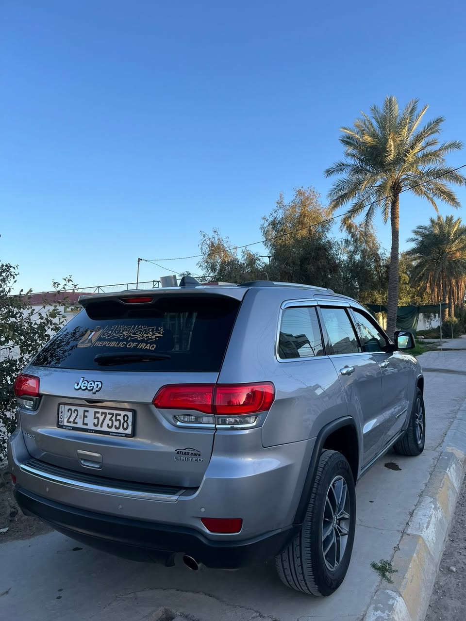 السلام عليكم جيب موديل ٢٠١٧ فئه لمتد سته سلندر ٣٦٠٠ 
كير مكينه اكسل لغد شاصي داخل مكفوله كفاله عامه 
السياره داخله كلين وبعدها كلين بيها كارت بلجامرلغ الامامي فقط وتكحيل بدون اي ضرر بدون ايرباك فول مواصفات للاخير بنوراما رادارات فول للاخير تخم تاير صدر امامي خلفي جديد 
ماشيه ١٠٥ السياره احلا من الصور كلش حلوه 
مكاني ديالى جلولاء *********** السعر 220 او مراوس ب اوباما
