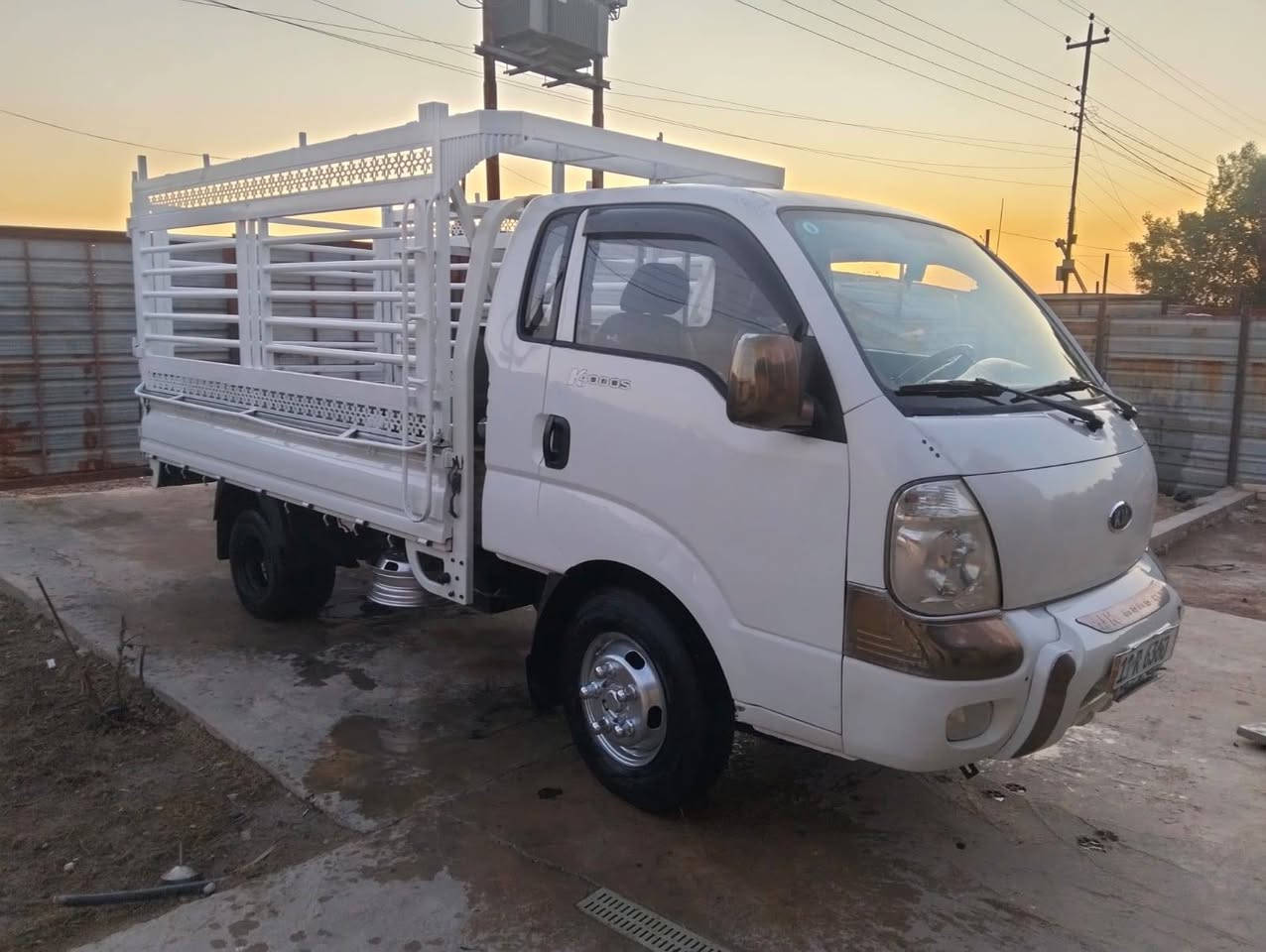 السلام عليكم كيا فحل رقم بغداد نكليزي شرط التحويل موديل 2012محرك مال حاويه 4000محرك كير اكسل شاصي حداديه تخم تاير جديد السياره خير من الله ***********
