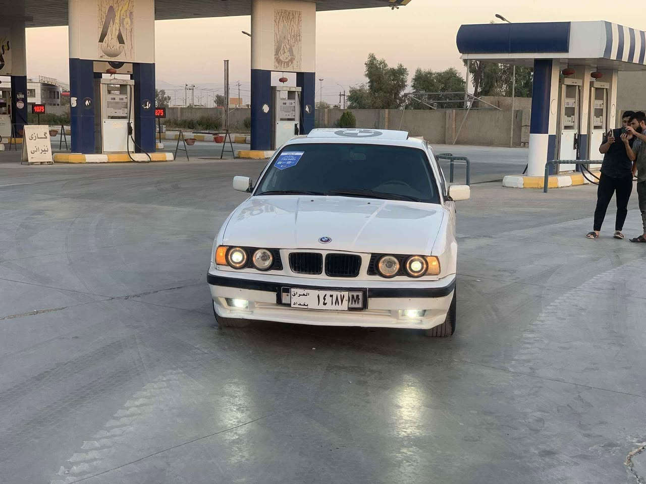 سلاوBMWبۆفرۆشتن نرخ 27کەمێک مەحامەلە
مۆدیل 1992
گێرو مەکینە 520گێر عادی 
حلوجە 
هەمووگیان بەشەرت دیار مەسروف نیە گۆرینەوەش دەکەم بەشێک بەدلم بێت 
مالێک پاک جوانە 
ژم *********** رانية, السليمانية
