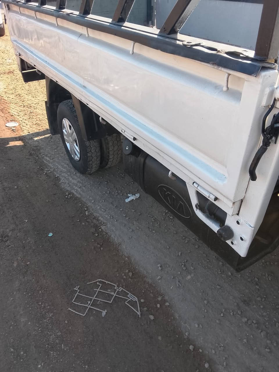 سلام عليكم كيا حمل للبيع موديل 97 رقم بغداد انجليزي باسمي مكان السياره بغداد مصبوغ حزم.  سعر. 58 بيها مجال حق الجيه.         ***********
