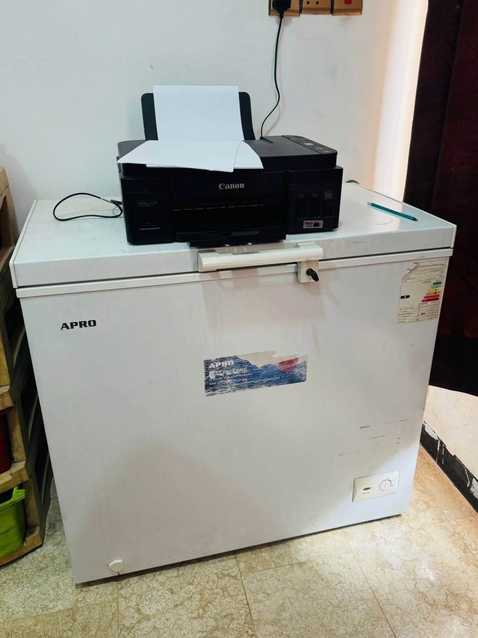 السلام عليكم مجمدات عدد اثنين نضاف كلش وديوان طوله 7 متر للبيع  متواجد ماسنجر وارقامي اسفل المنشور ***********
***********
