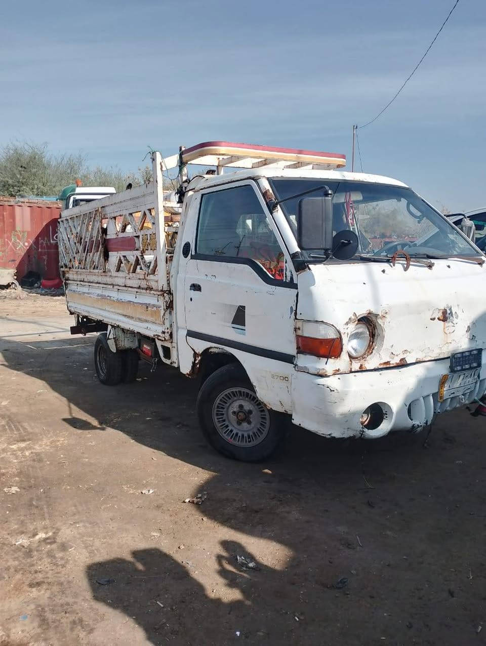 للبيع هونداي ذي قار سنويه 26مويدل 2000 اخواني مكفوله شاصي مكينه  السعر 27وبيها مجال ذي قار قظاء  ***********
