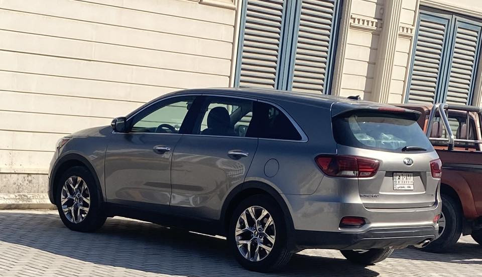 تحيه طيبه
سورنتو ١٩ امريكي جديده وحلوه 
اول تبديل فيول بمب الها 
للبيع والمرواس بسورنتو او سنتافي احدث 
المواصفات 
رادادات ونقطه عمياء 
كاميرا دواره وشاشة 
حساس اطارات وارتو لايت واتو جام 
مناخ منفصل تبريد شاشه 
ويل ١٩   كروم 
كرسي كهرباء 
انظمة / ABS/ESP 
ايرباكات كل مكان 
٧ راكب ومعلفه الكراسي جلد شركه 
٦ سلندر ٣٣٠٠  ماشيه ٣١٠٠٠ الف مايل 
مودات قياده ٤ وابل كار بلي واوامر صوتيه 
العيوب 
ضرر امريكا  جانبي باب اليمين وجاملغ 
طاك ايرباك البرده والكشن فقط 
مع وجود ضرر بسيط في العراق قبل يومين ( طعجتين بالبنيد ) موضحه بالصور 
السياره على ايدي صارلها ٥ سنين 
بدلت باتري وفيول بمب وحاضنه  وتايرات  في سنة ال ٢٥ 
السعر ٢١٥٠٠ بيها مجال بسيط وعذرا على الاطاله 
ابو محمد ***********
