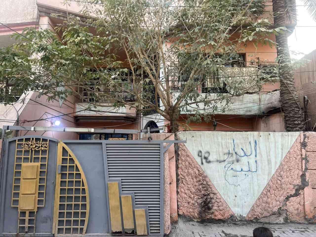 بيت للبيع  في بغداد جديده شارع مسبح قرب افران مسبح محله 715 المساحه 142 متر
عمر البناء 15 سنه كونكريت 
الهاتف ***********
