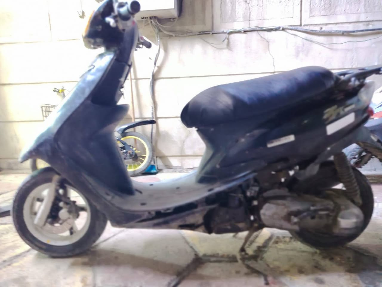 دراجة عصفوريه شغاله شلعتها قويه بس بيها صوت بسيط بلأكسل ونقصها باتري سعرها 125 وبيها مجال العنوان بغداد الدوره ابو دشير ارقم ***********
