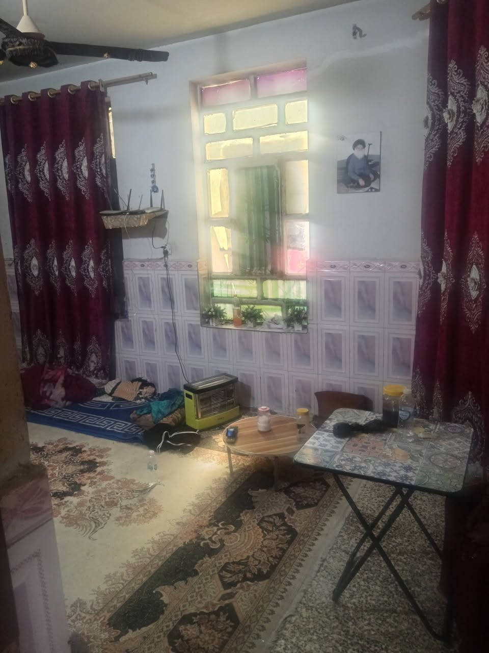 السلام عليكم بيت ٨٠ متر ركن مربع قاطين موقع مميز قاطين الضباط تسعتالاف قرب شارع المركز مقابل مدرسة المواهب اتصال على الرقم *********** المعرفه المزيد يرهم مراوس
