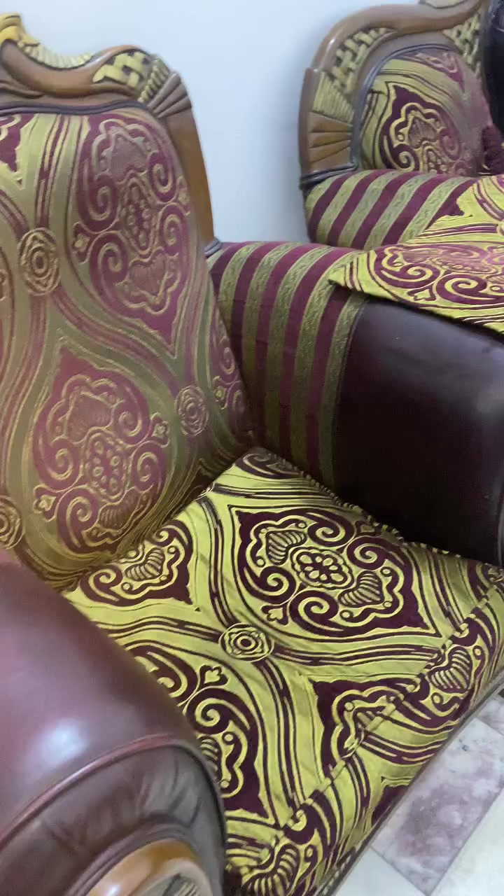 عندي ثلاجه وغساله سامسونك وبراد
وتخم قنفات تركي للبيع ***********
