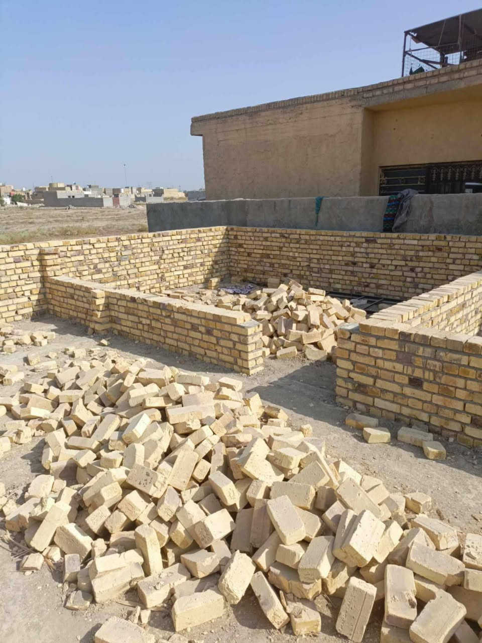 السلام عليكم
للبيع قطعه طابوا زراعي سند 25 مساحه 200 متر مع 8000 طابوكه كدام  العين بيهن مبنيات وبيهن بعدهن بوكس شغل درجه اولى وبتلو ملبوخ ومزفت ومدفونه وجاهزه  قريب حولي الجديد تقريب 150 متر خلف الدله قريب مجمع المصلاوي 

للاستفسار *********** وشراي بخدمته
