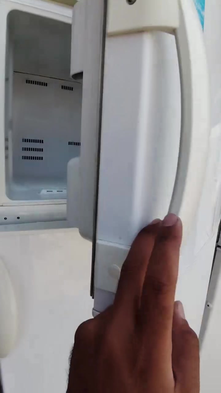 للبيع البخاخ٢٥٠
التجميد ٢٠٠
عنوان برطله
***********
بي وتساب

