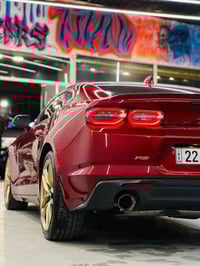 للي يدور جمال + نظافة + قوة بين سيارات الـ V6، انته وصلت 😎  🚗 كمارو RS...