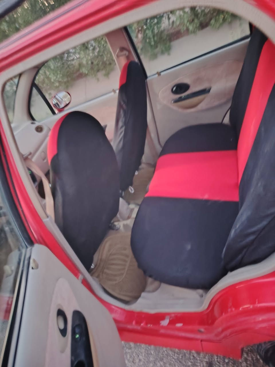 سلام عليكم كيو كيو موديل ١٣ رقم كربلاء تحويل مباشر كير اوتماتيك ومكينه حداديه نضيفات تبريده شغال تتقفل ريموند جام يصعد ويه تقفيل مكفوله من حادث صبغ بلاديه سعره ٣٠ وبيه مجال اي استفسار ***********
