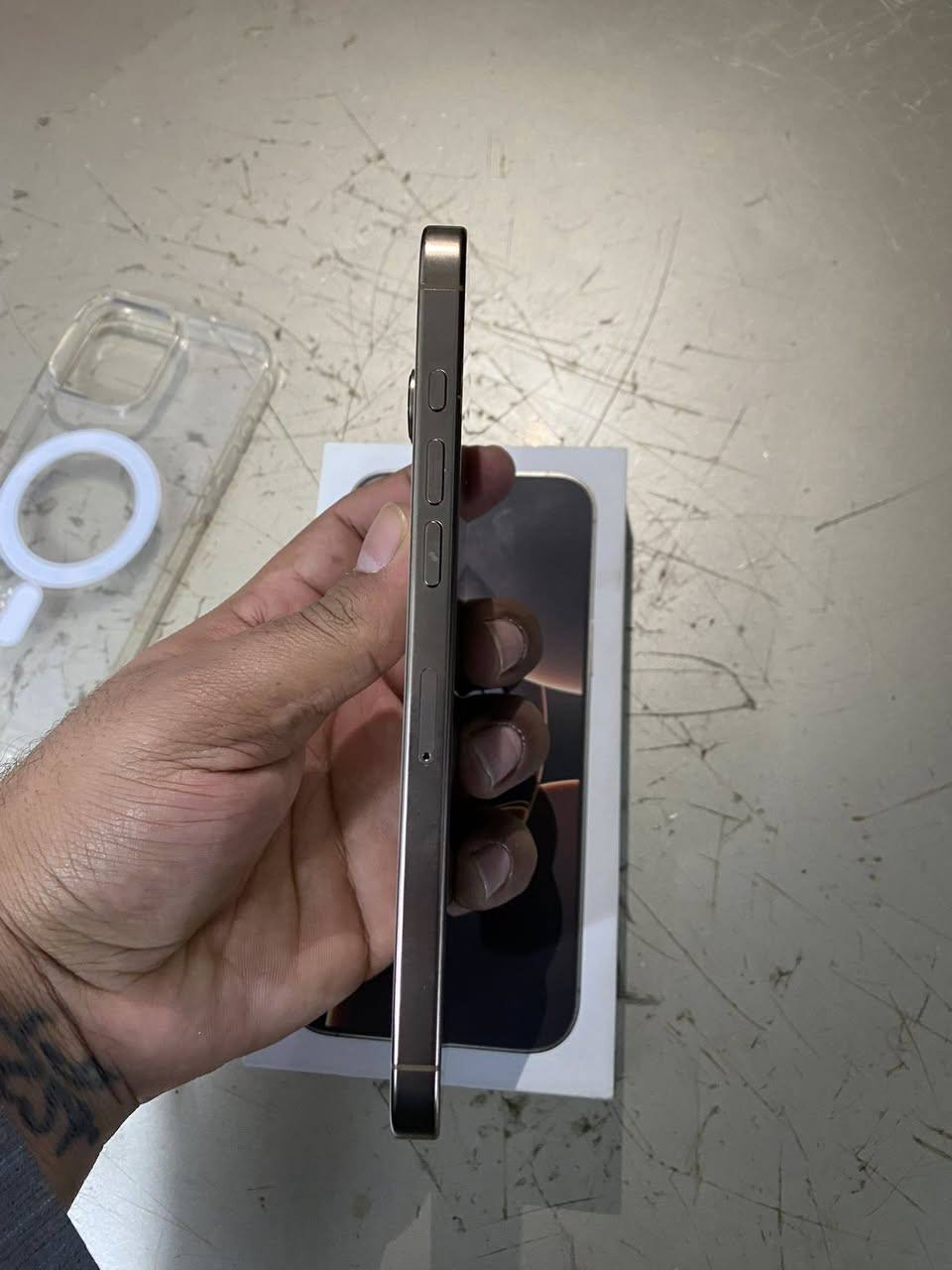 للبيع ايفون 16برو ماكس بطارية 🔋 95نضافة جهاز فول فقط شخطات ثنين بل شاشه
سعرمليون 250 

متواجد واتساب على رقم ***********

مستعجل على بيعه العنوان بغداد الزعفرانيه
