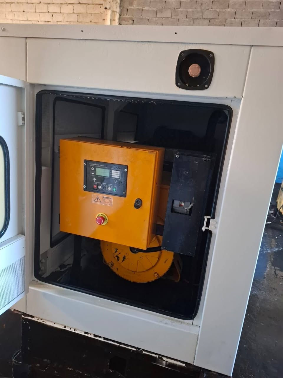 سلام عليكم من رخصت صاحب الكروب توجد جميع انواع المولدات بجميع احجامها وبسعار مناسبه جدا جدا جدا العنوان أربيل شارع ٦٠ الاتصال علا الأرقام *********** ابو يوسف واتساب ***********
