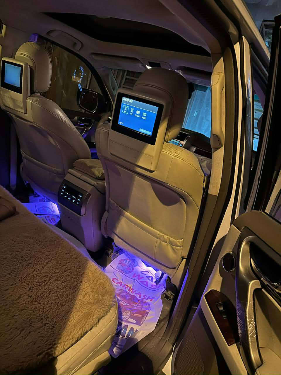 بسبب الوعود الكاذبه للبيع 2010 السعر 240وبيه مجال الاستفسار ***********
