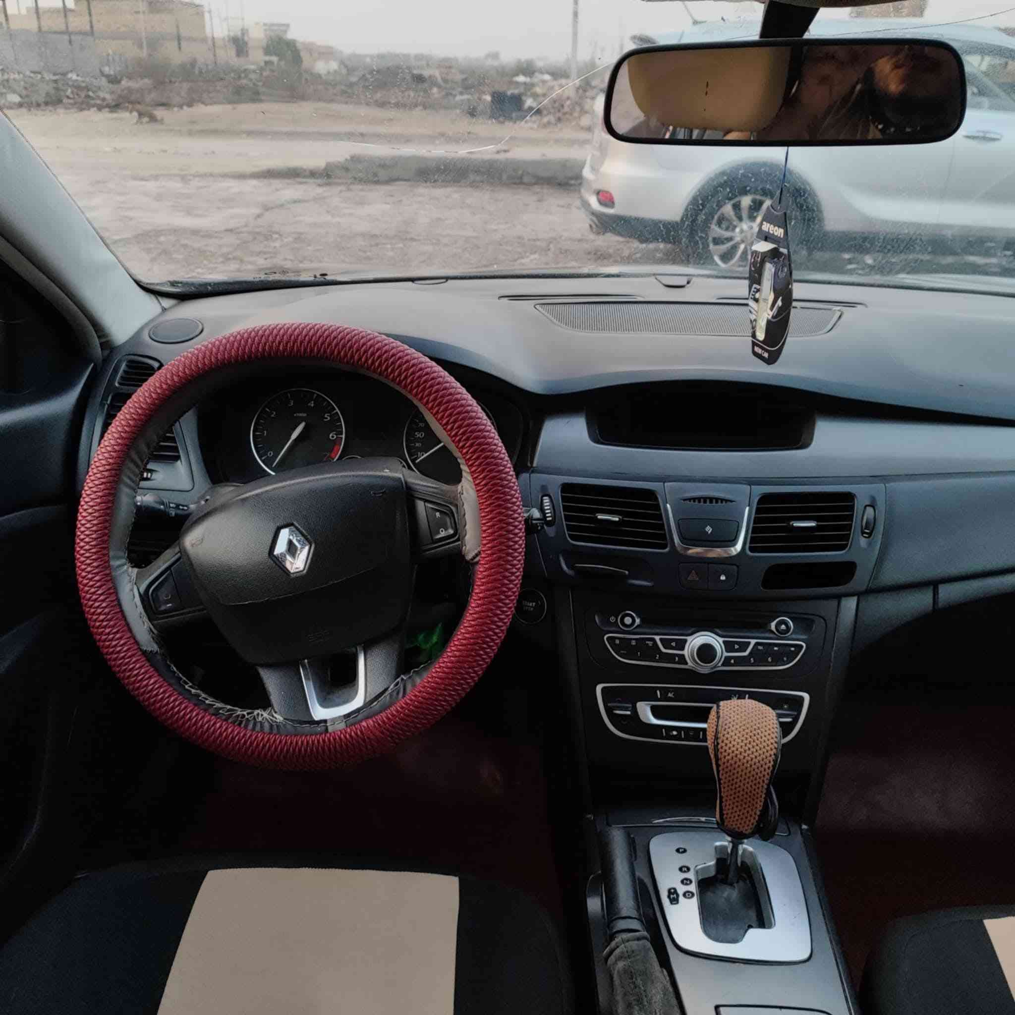 سلام عليكم رينو سافران ٢٠١٢      رقمها جديد سنويه لل٢٠٢٧ باسمي مكينه خير من الله حداديه اماميه جديده لخلفيه نص ونص تخم تاير  تبريد قطعتين مكاني ديوانيه للستفسار ***********    ٨٠$ وبيها مجال
