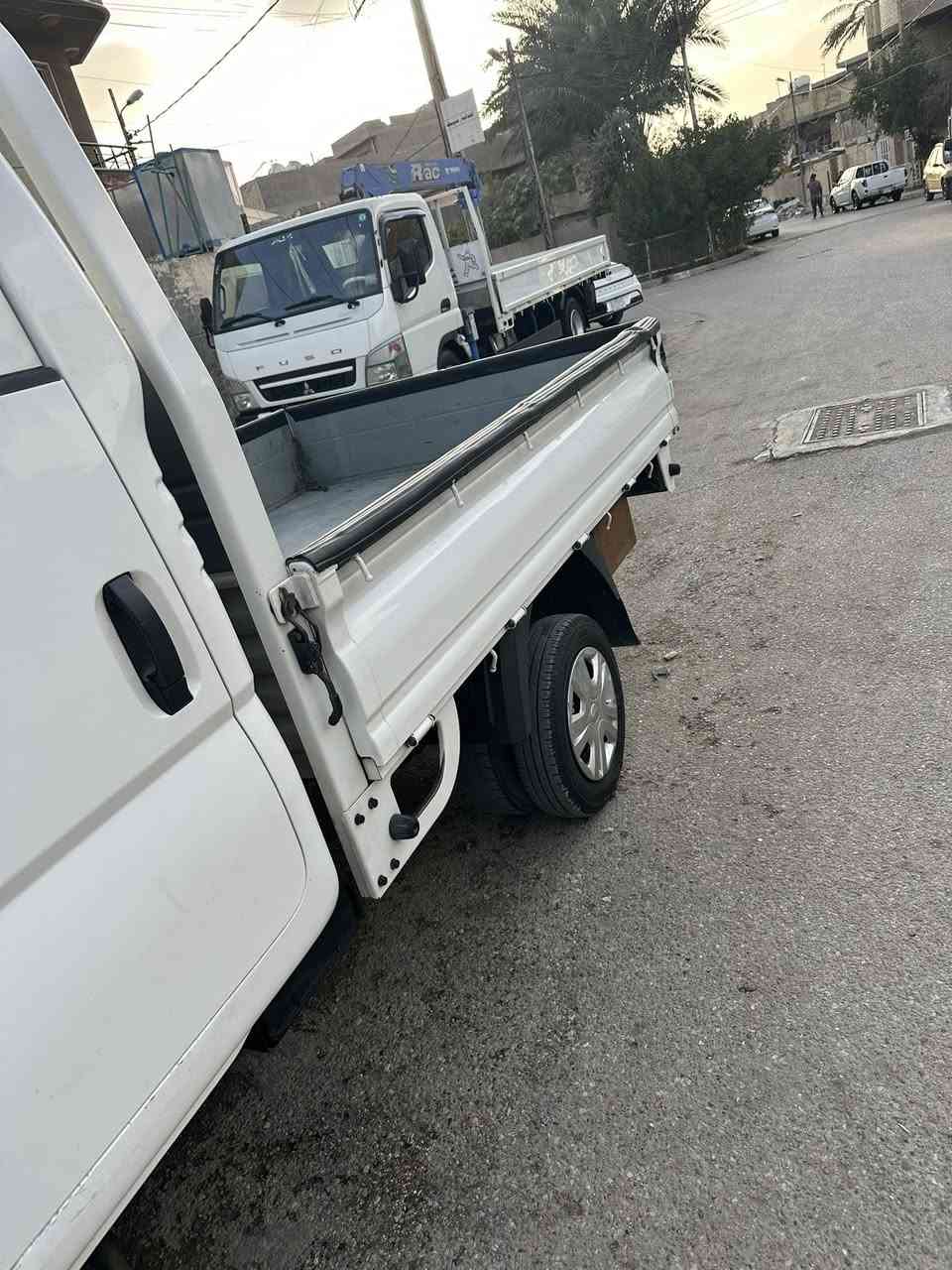 سلام عليكم من رخصت الادمن كيه دبل قماره مسكر أوتوماتيك سياره كفاله ماعده شبر بارد بل بنيد وسياره مبدل بيهه طابوكه جديده والباقي كله كفاله كير مكينه كشر رقم بغداد سعر 175وبيهه مجال ***********
