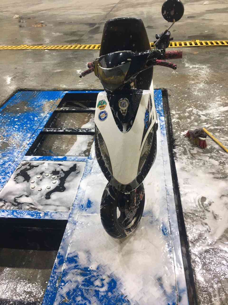 السلام وعليكم شباب هاي الدراجه انباكت اليوم بلقادسيه بشارع ابوعكرب شباب الي يشوفه بشارع ليقصر هاذ رقمي***********
