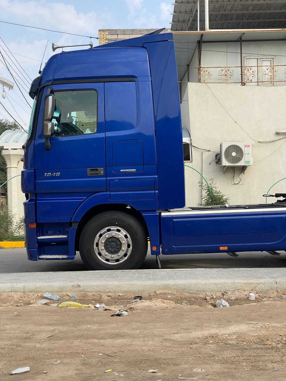 السلام عليكم سيارة للبيع اكتروس موديل 2011 دخول جديد حجم ( 46 18) رقم بصره سنويه لل 29 السياره جديده للاستفسار *********** مكان السياره بصره اني مكلف بل نشر
