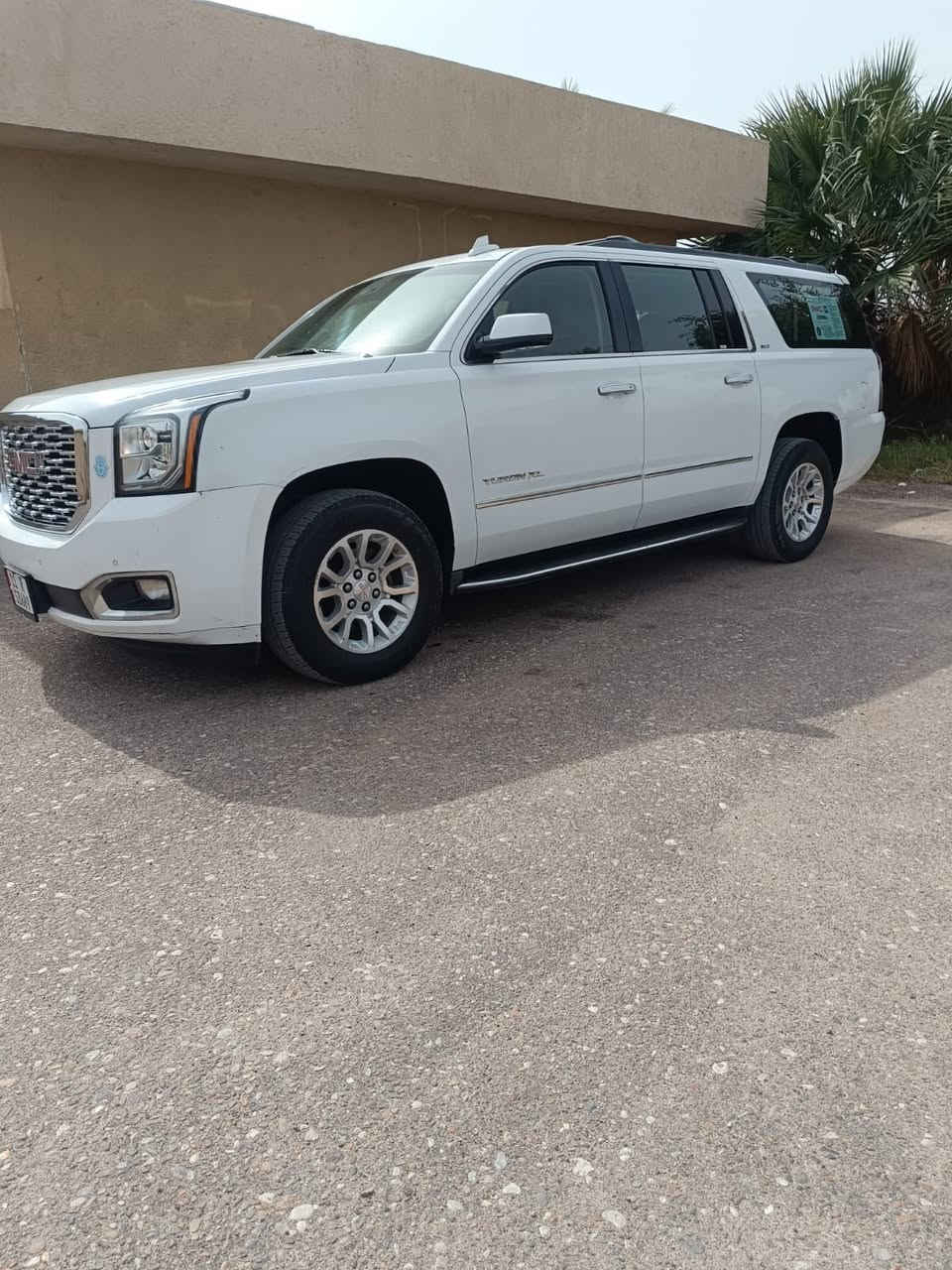 السلام عليكم جمسي يوكن ٢٠١٧ رقم بغداد بئسمي 
التفاصيل يم راعية اتصال ***********
